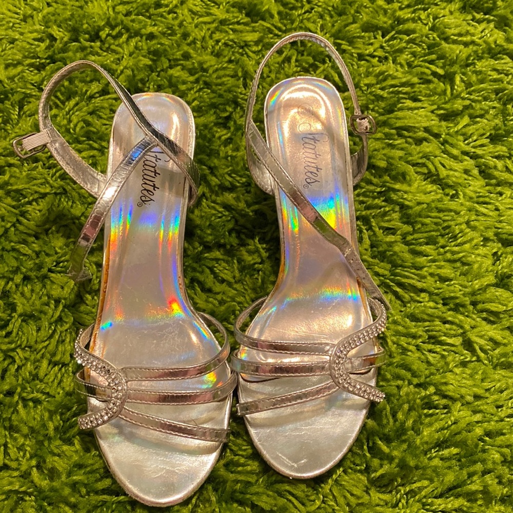 Statutes heels, site 9M, silver with fake diamonds